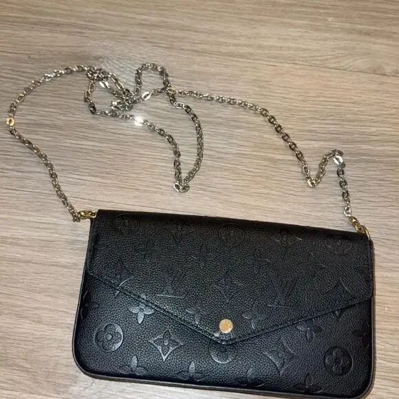 Louis vuitton black monogram pochette - Picture 2 of 3